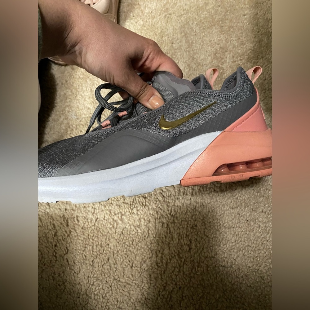 Nike air max. Size 9. EUC-worn only twice.